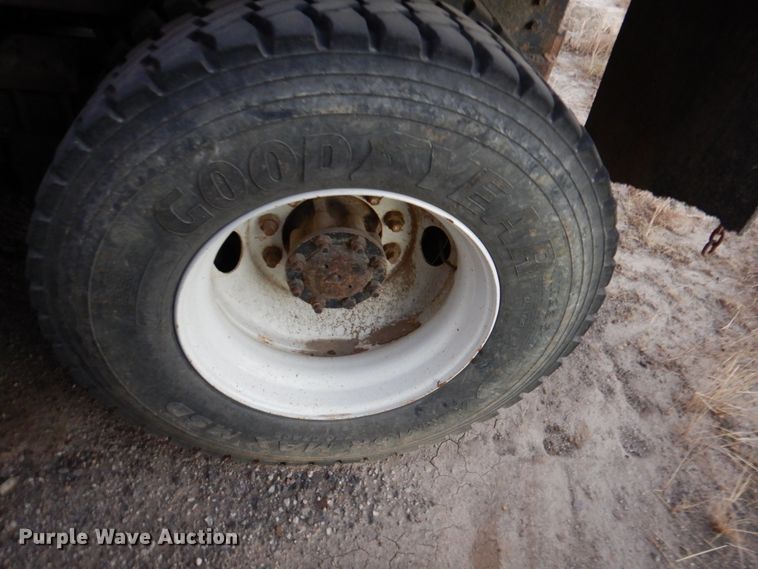 image for item DN2525 2000 International 4900  dump truck