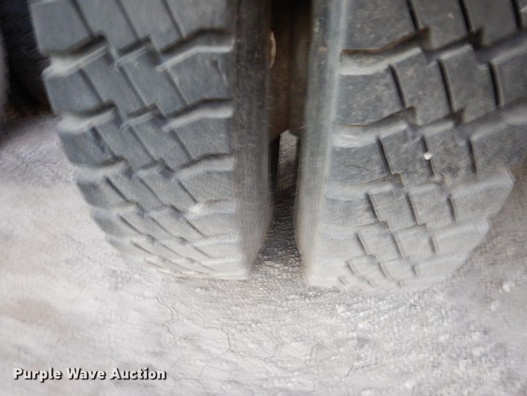 image for item DN2525 2000 International 4900  dump truck