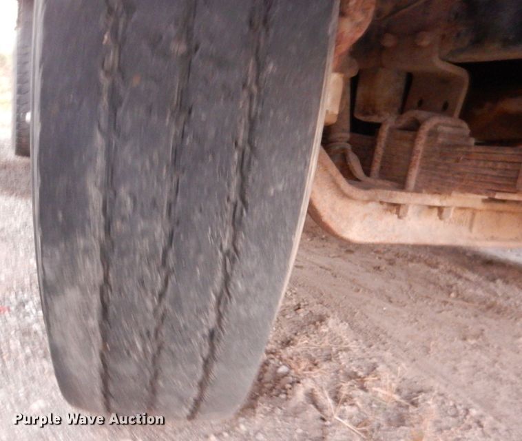 image for item DN2525 2000 International 4900  dump truck