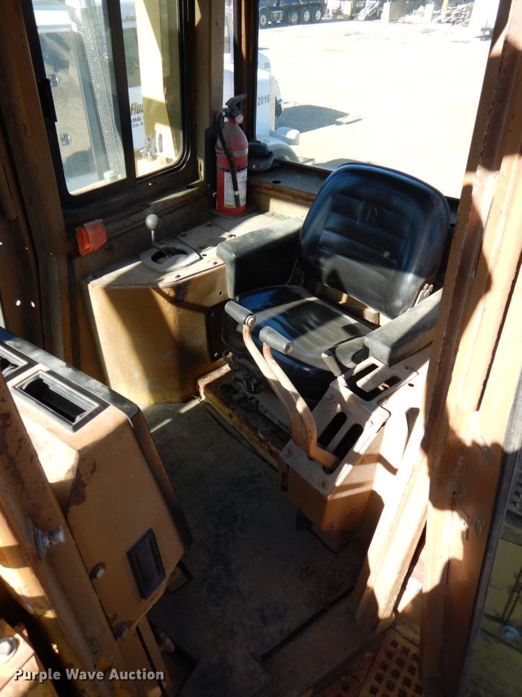 image for item DN2528 1986 Caterpillar D7H  dozer