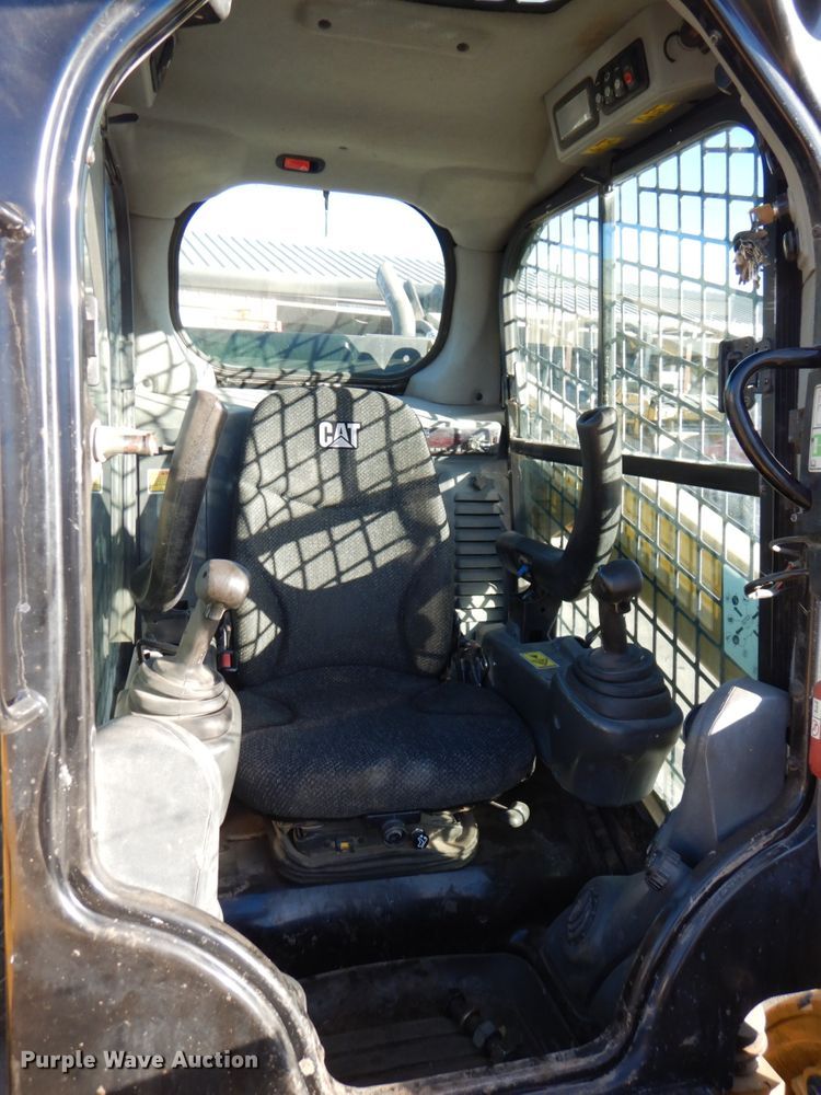 image for item DN2532 2016 Caterpillar 272D2  skid steer loader