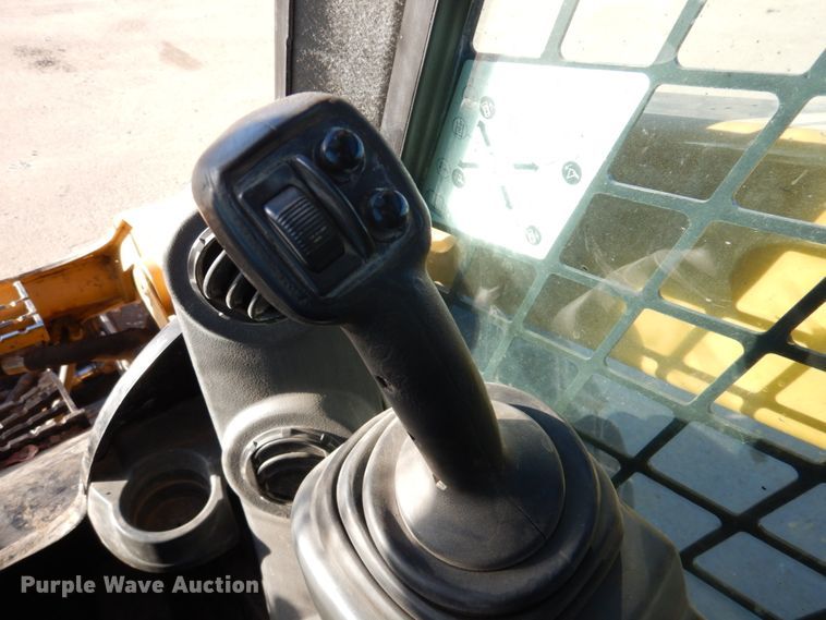 image for item DN2532 2016 Caterpillar 272D2  skid steer loader