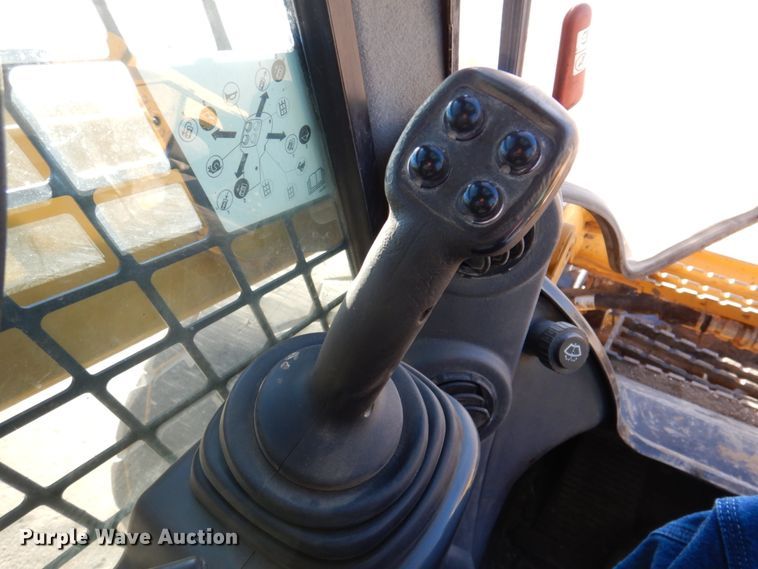 image for item DN2532 2016 Caterpillar 272D2  skid steer loader