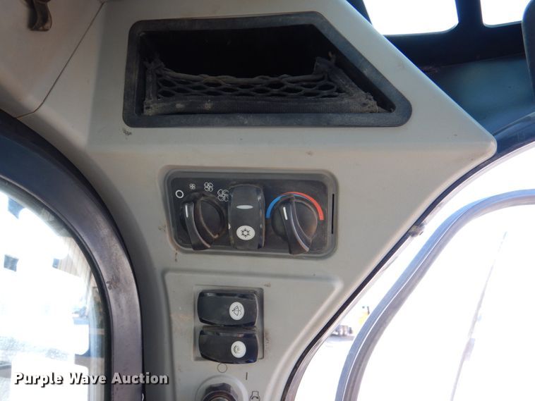 image for item DN2532 2016 Caterpillar 272D2  skid steer loader