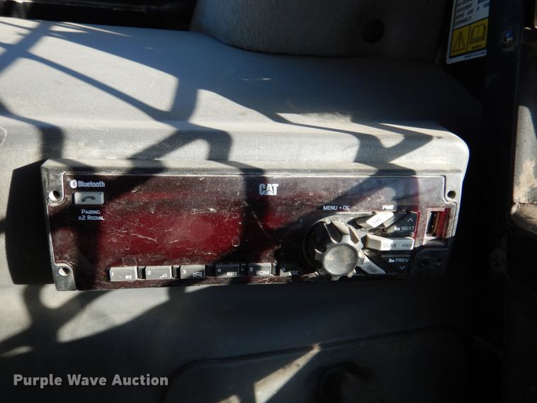 image for item DN2532 2016 Caterpillar 272D2  skid steer loader