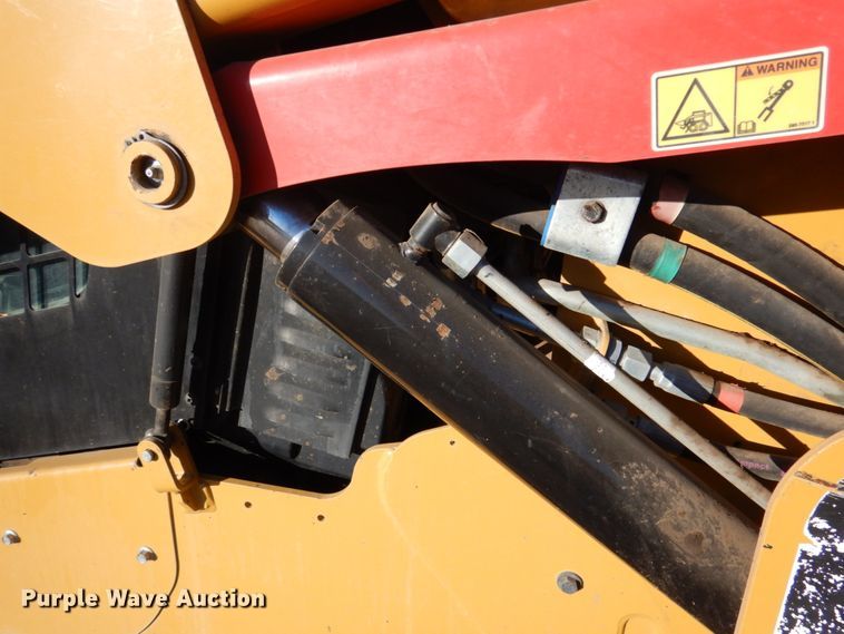 image for item DN2532 2016 Caterpillar 272D2  skid steer loader