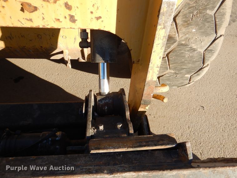 image for item DN2532 2016 Caterpillar 272D2  skid steer loader