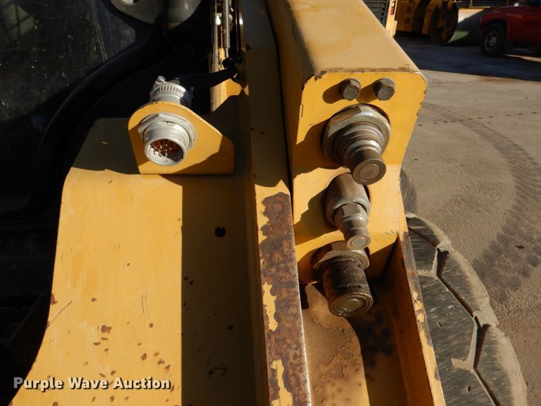 image for item DN2532 2016 Caterpillar 272D2  skid steer loader