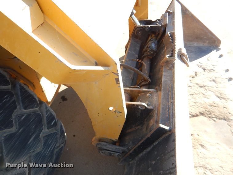 image for item DN2532 2016 Caterpillar 272D2  skid steer loader