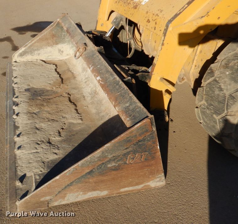 image for item DN2532 2016 Caterpillar 272D2  skid steer loader