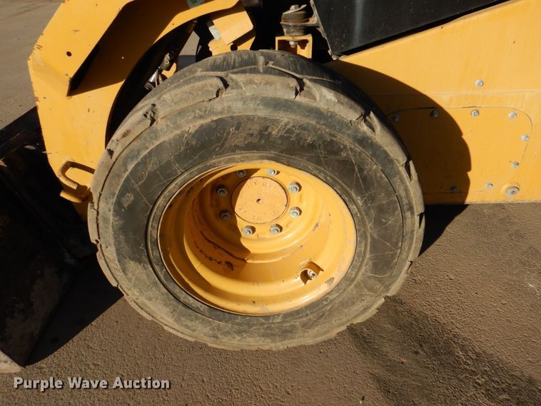 image for item DN2532 2016 Caterpillar 272D2  skid steer loader