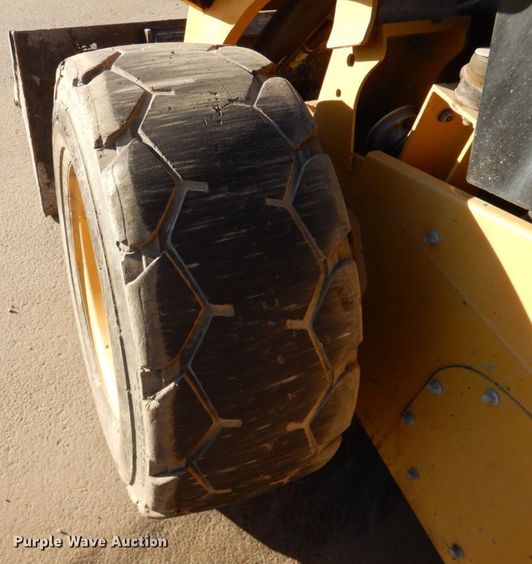 image for item DN2532 2016 Caterpillar 272D2  skid steer loader