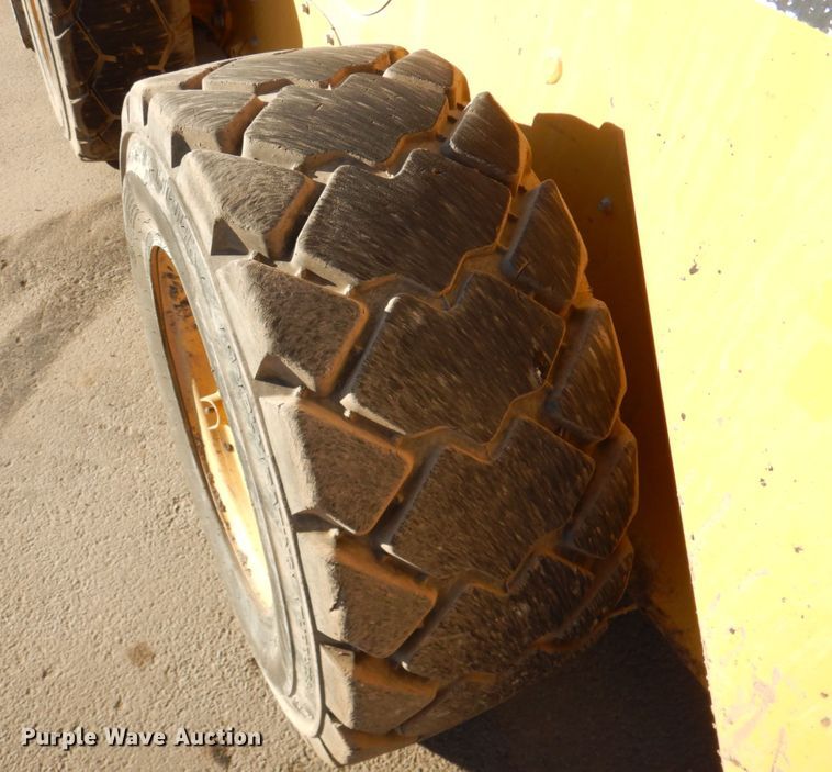 image for item DN2532 2016 Caterpillar 272D2  skid steer loader
