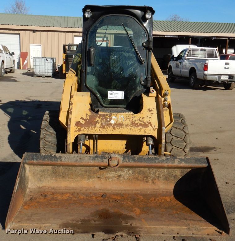 image for item DN2533 Caterpillar 246D  skid steer loader