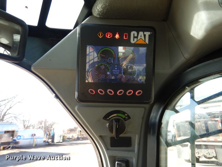 image for item DN2533 Caterpillar 246D  skid steer loader