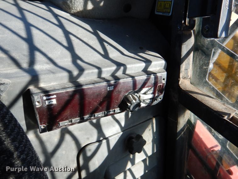 image for item DN2533 Caterpillar 246D  skid steer loader