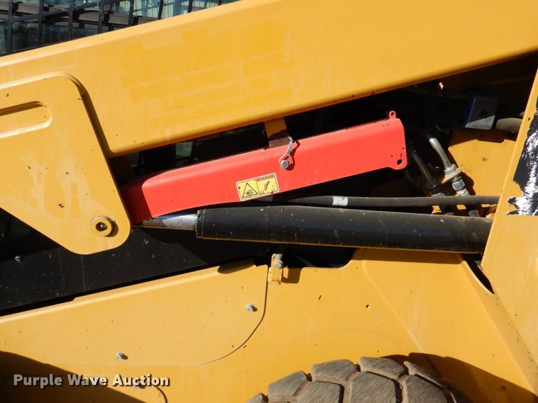 image for item DN2533 Caterpillar 246D  skid steer loader