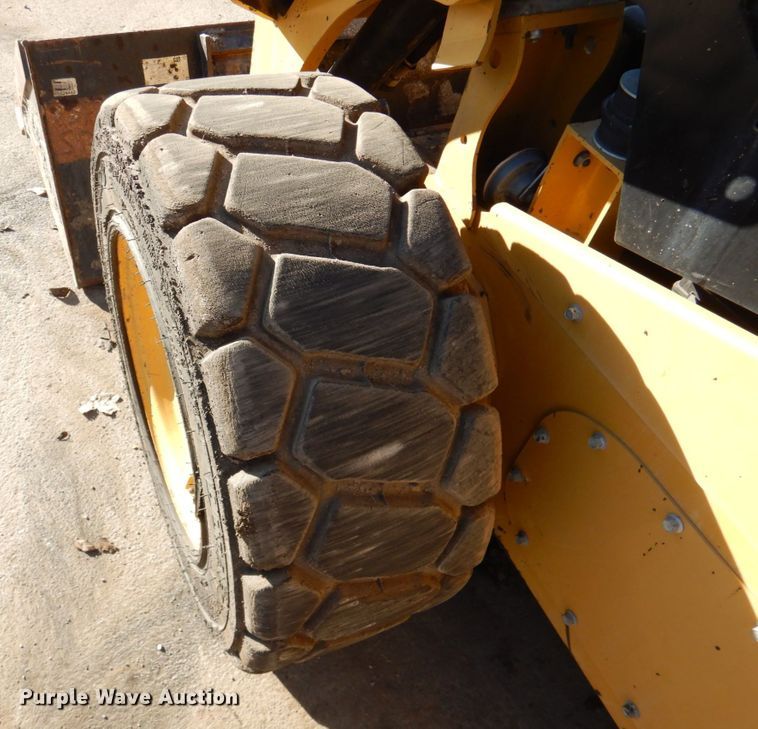 image for item DN2533 Caterpillar 246D  skid steer loader