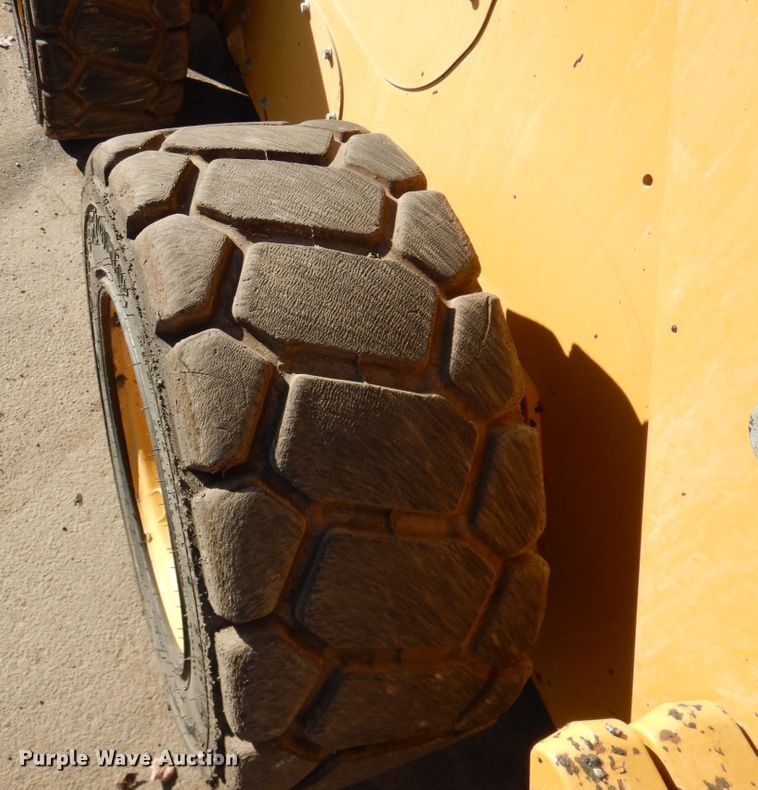 image for item DN2533 Caterpillar 246D  skid steer loader