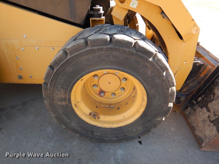 image for item DN2533 Caterpillar 246D  skid steer loader