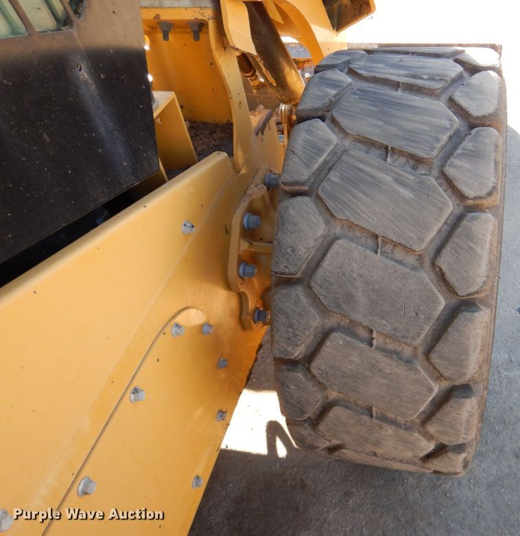 image for item DN2533 Caterpillar 246D  skid steer loader