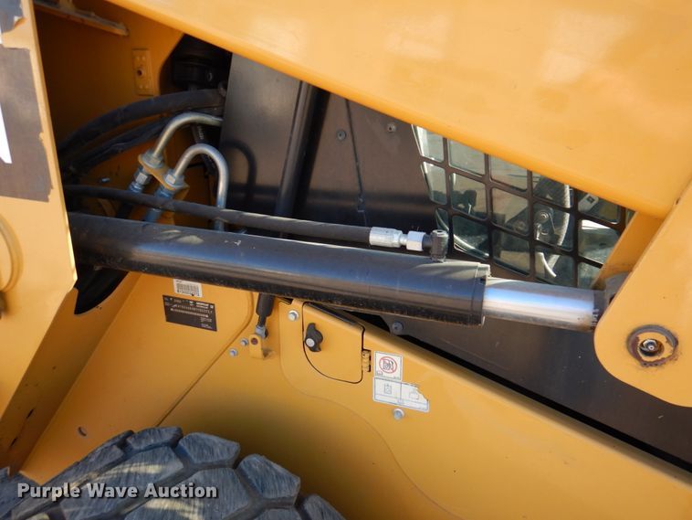 image for item DN2534 Caterpillar 246D  skid steer loader