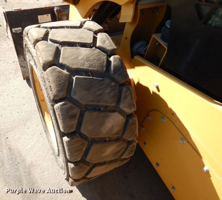 image for item DN2534 Caterpillar 246D  skid steer loader