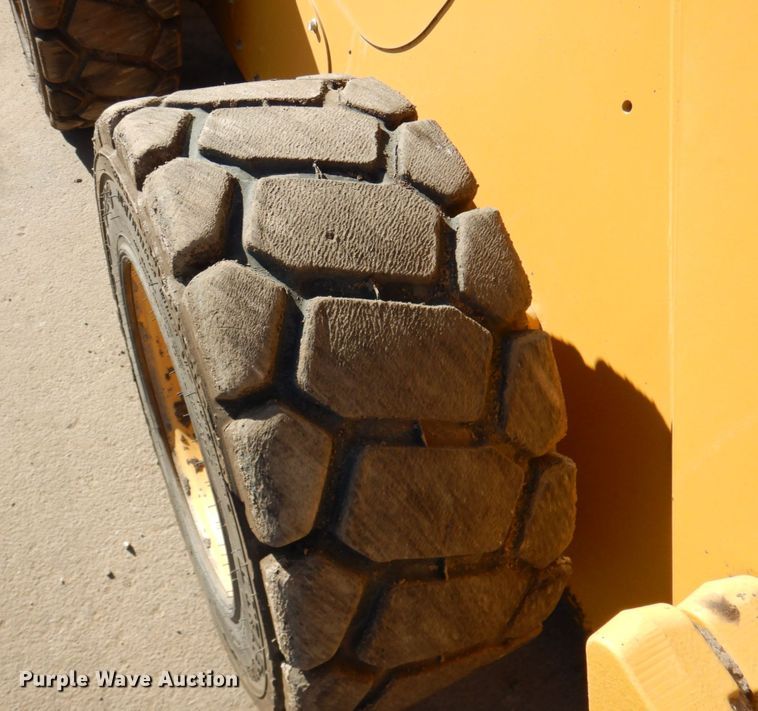 image for item DN2534 Caterpillar 246D  skid steer loader