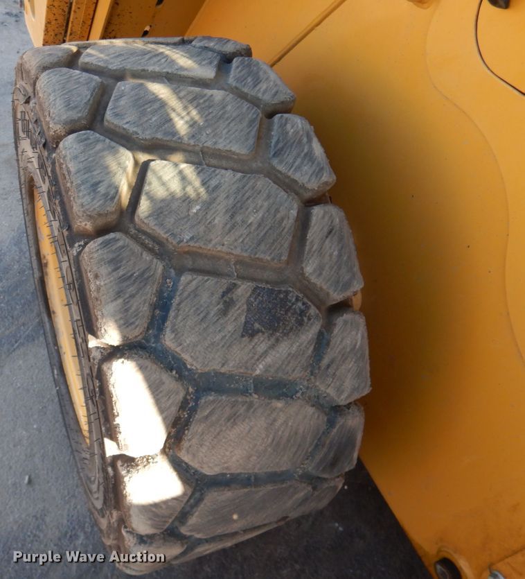 image for item DN2534 Caterpillar 246D  skid steer loader