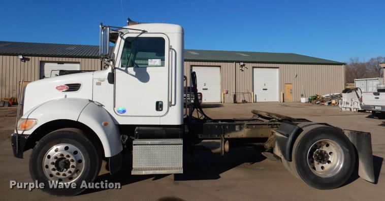 image for item DN2535 2010 Peterbilt 337  semi truck