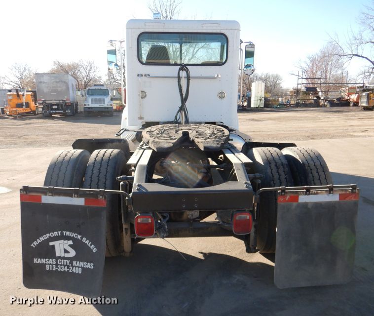 image for item DN2535 2010 Peterbilt 337  semi truck