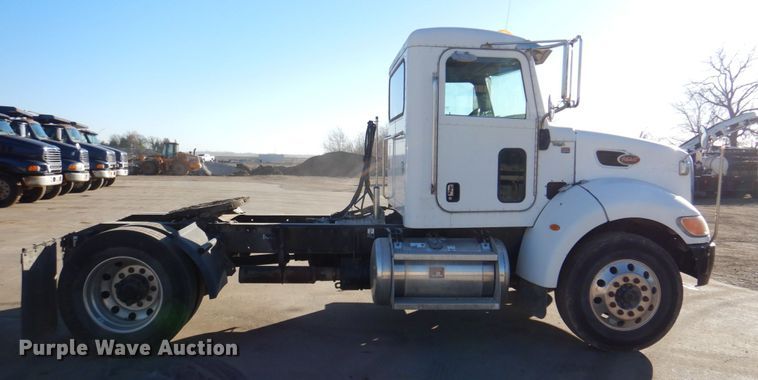 image for item DN2535 2010 Peterbilt 337  semi truck