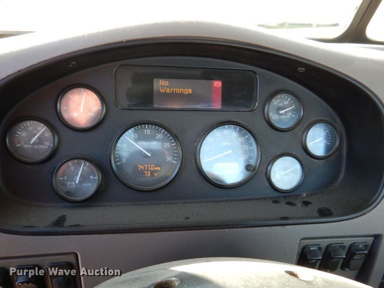 image for item DN2535 2010 Peterbilt 337  semi truck