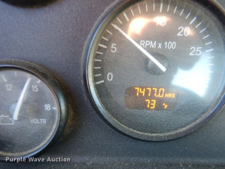 image for item DN2535 2010 Peterbilt 337  semi truck