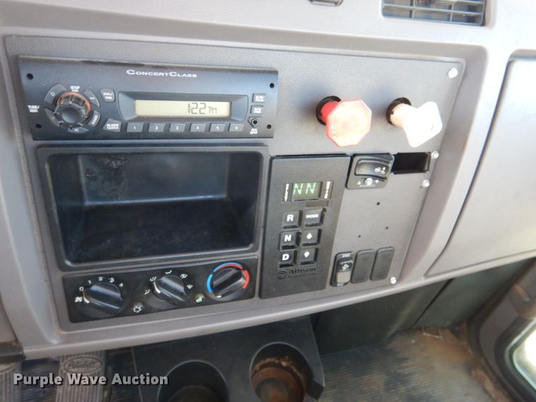 image for item DN2535 2010 Peterbilt 337  semi truck