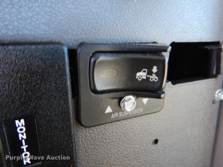 image for item DN2535 2010 Peterbilt 337  semi truck