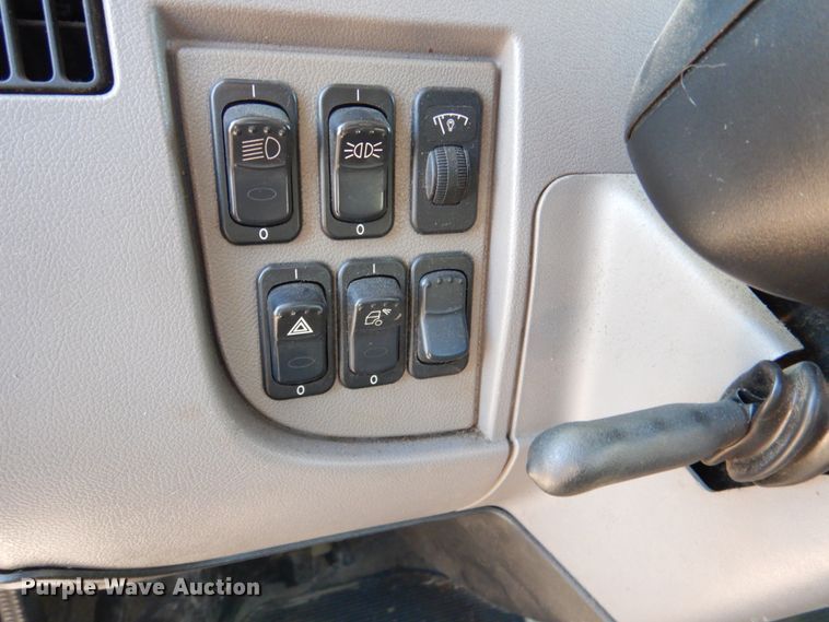 image for item DN2535 2010 Peterbilt 337  semi truck