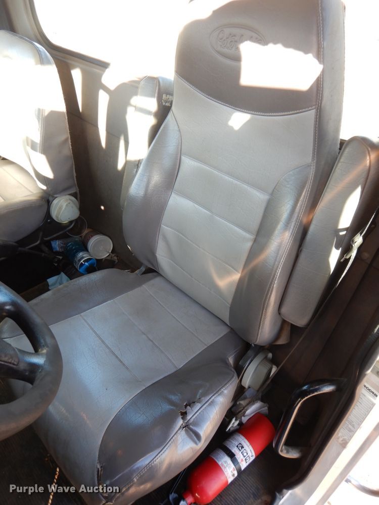 image for item DN2535 2010 Peterbilt 337  semi truck