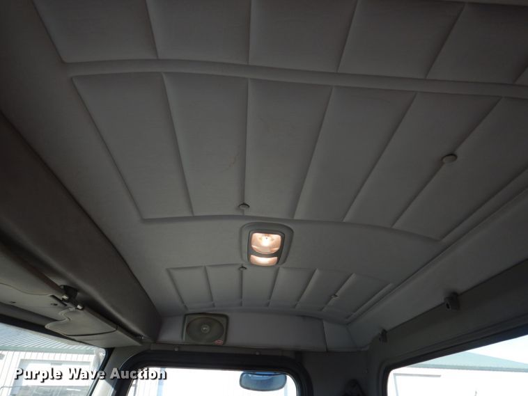 image for item DN2535 2010 Peterbilt 337  semi truck