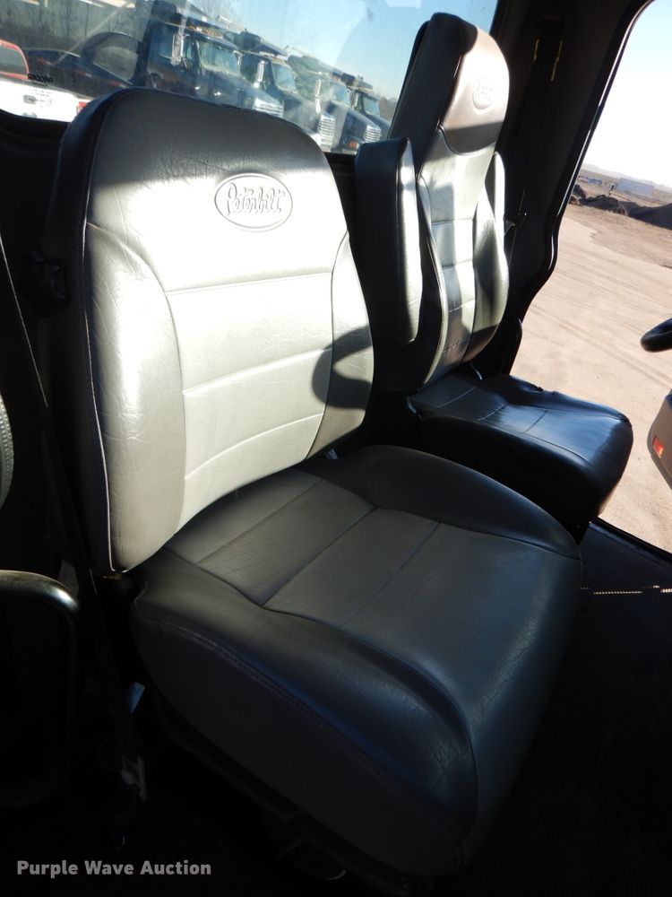 image for item DN2535 2010 Peterbilt 337  semi truck