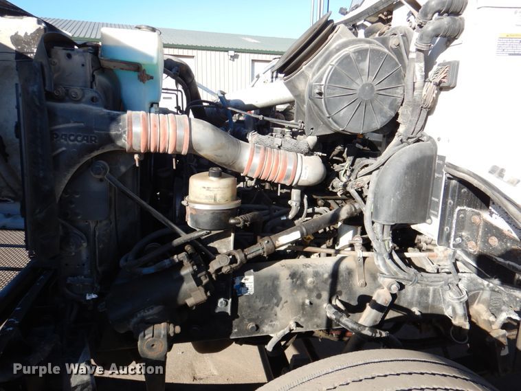 image for item DN2535 2010 Peterbilt 337  semi truck