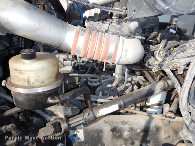 image for item DN2535 2010 Peterbilt 337  semi truck