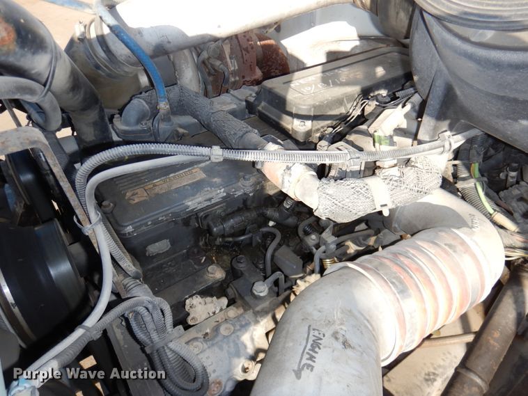 image for item DN2535 2010 Peterbilt 337  semi truck