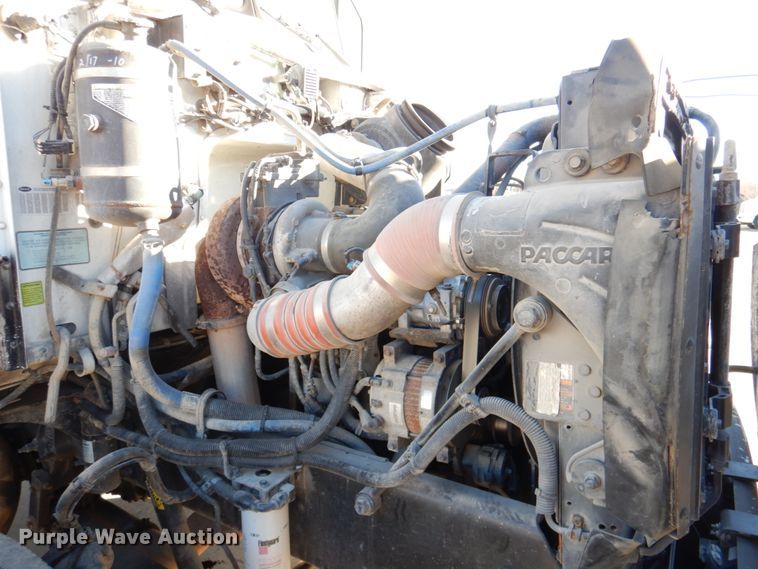 image for item DN2535 2010 Peterbilt 337  semi truck