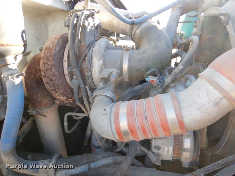 image for item DN2535 2010 Peterbilt 337  semi truck