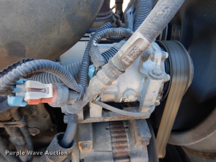 image for item DN2535 2010 Peterbilt 337  semi truck