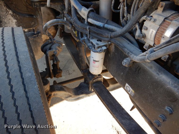 image for item DN2535 2010 Peterbilt 337  semi truck