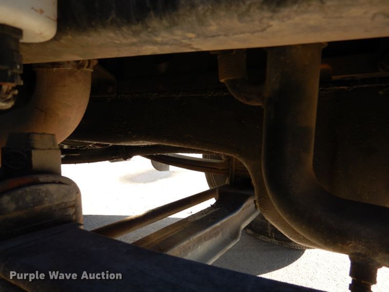 image for item DN2535 2010 Peterbilt 337  semi truck