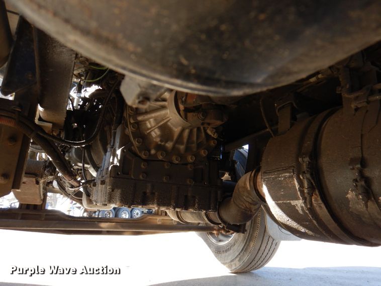 image for item DN2535 2010 Peterbilt 337  semi truck