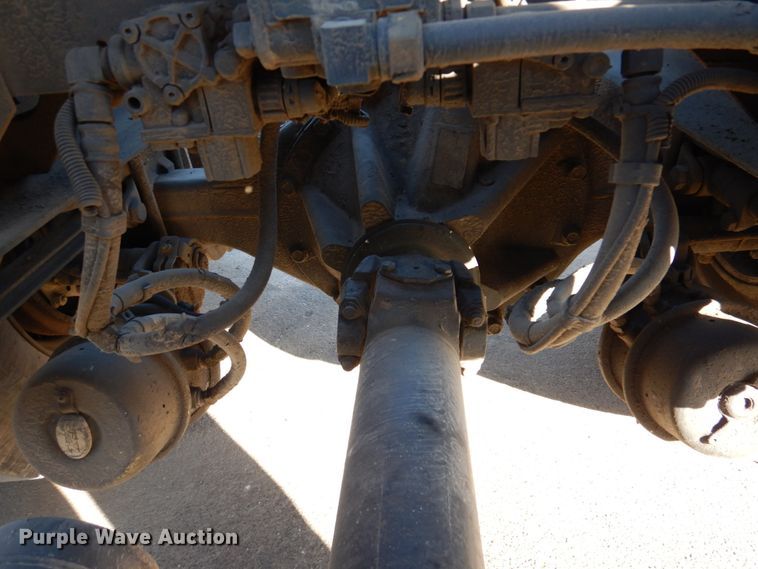 image for item DN2535 2010 Peterbilt 337  semi truck